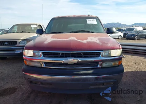 2005 Chevrolet Suburban 1500 Ls z USA, uszkodzony, nr VIN 1GNEC16Z75J187187